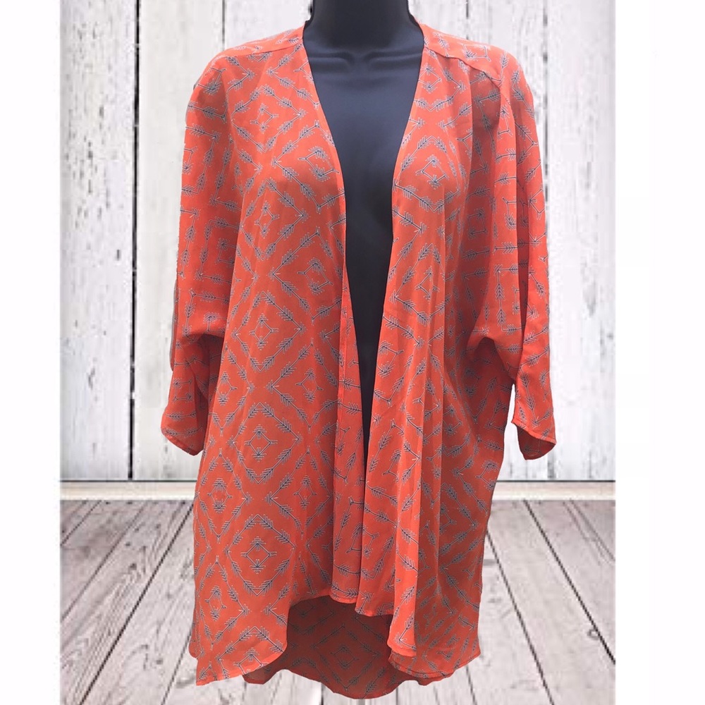 ❄️3/$18❄️ LulaRoe | Lindsay Arrow Kimono | M